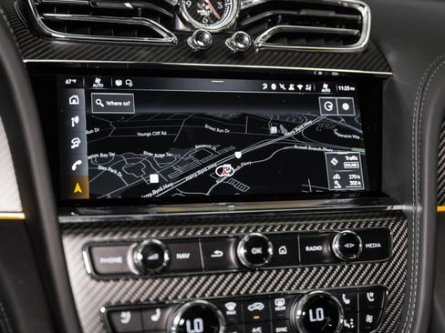 Used 2025 Bentley Bentayga image 43