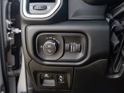 Used 2022 RAM 1500 Laramie AWD/4WD image 19