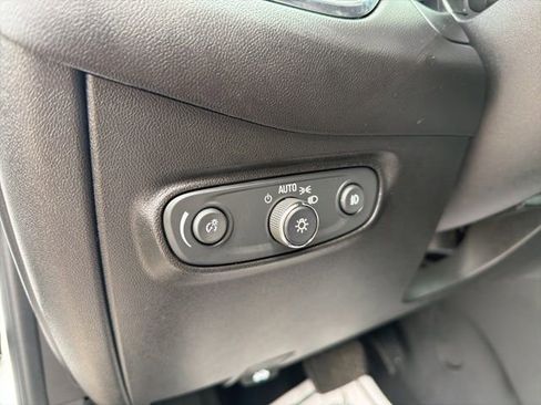 Used 2020 Chevrolet Equinox LT image 23