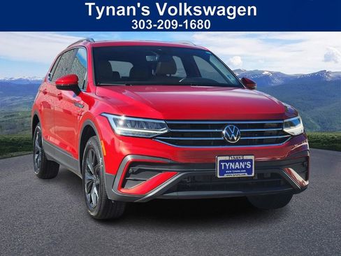 Certified 2024 Volkswagen Tiguan SE image 1