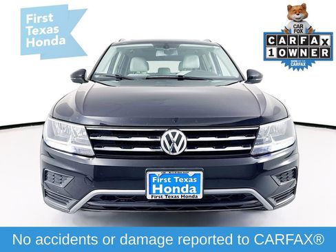 Used 2018 Volkswagen Tiguan SE w/ Panoramic Sunroof Package image 2