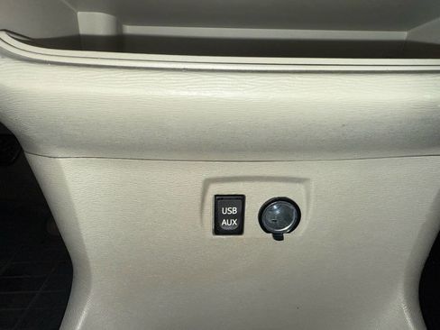 Used 2014 Toyota Sienna XLE image 31