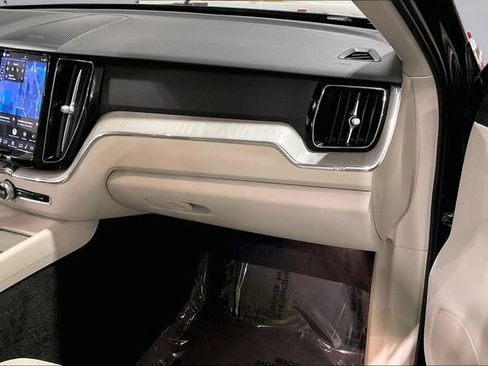 Certified 2024 Volvo XC60 B5 Plus w/ Climate Package AWD/4WD image 20