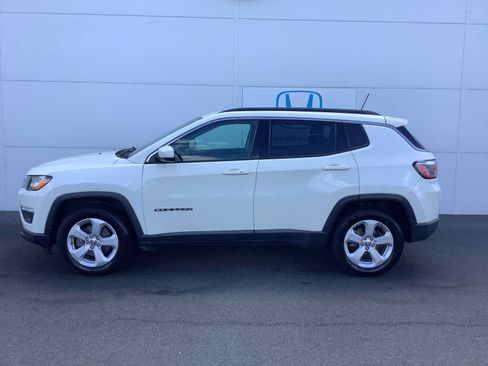 Used 2018 Jeep Compass Latitude FWD image 2