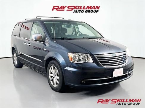 Used 2014 Chrysler Town & Country Touring-L FWD image 1
