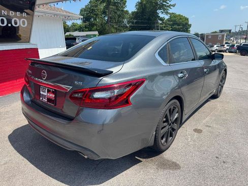 Used 2017 Nissan Altima 2.5 SR w/ Midnight Edition Package FWD image 7