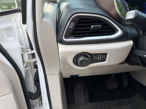 Used 2022 Chrysler Voyager LX FWD image 15