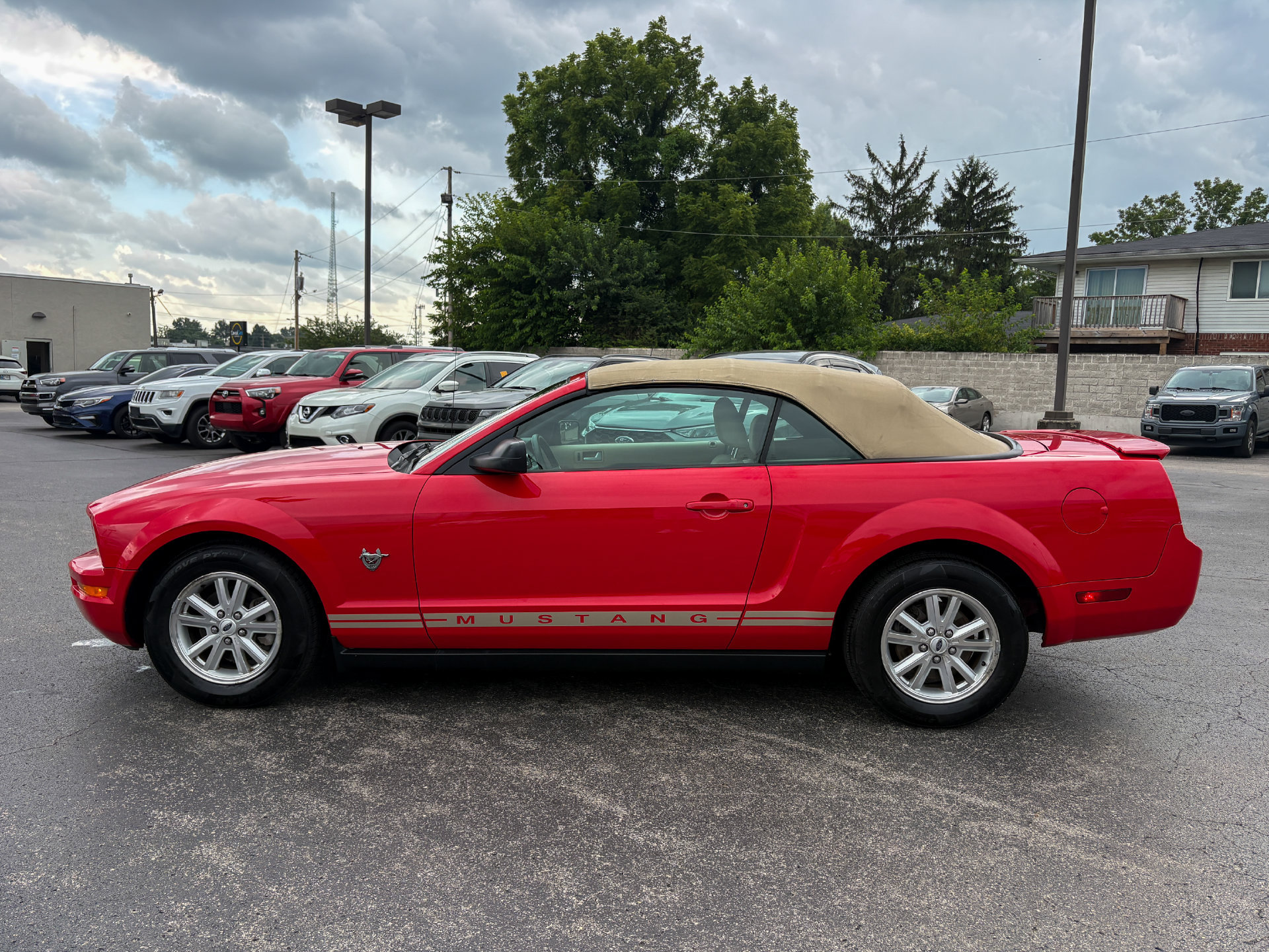 Used 2009 Ford Mustang Convertible RWD image 8