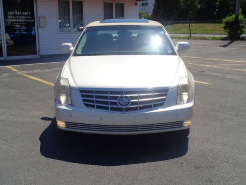 Used 2011 Cadillac DTS Luxury FWD image 12
