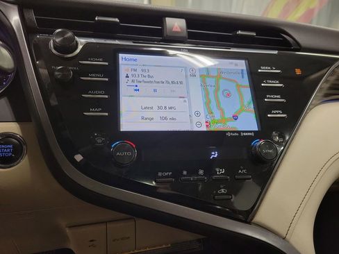 Used 2019 Toyota Camry XLE w/ Navigation Package FWD image 14
