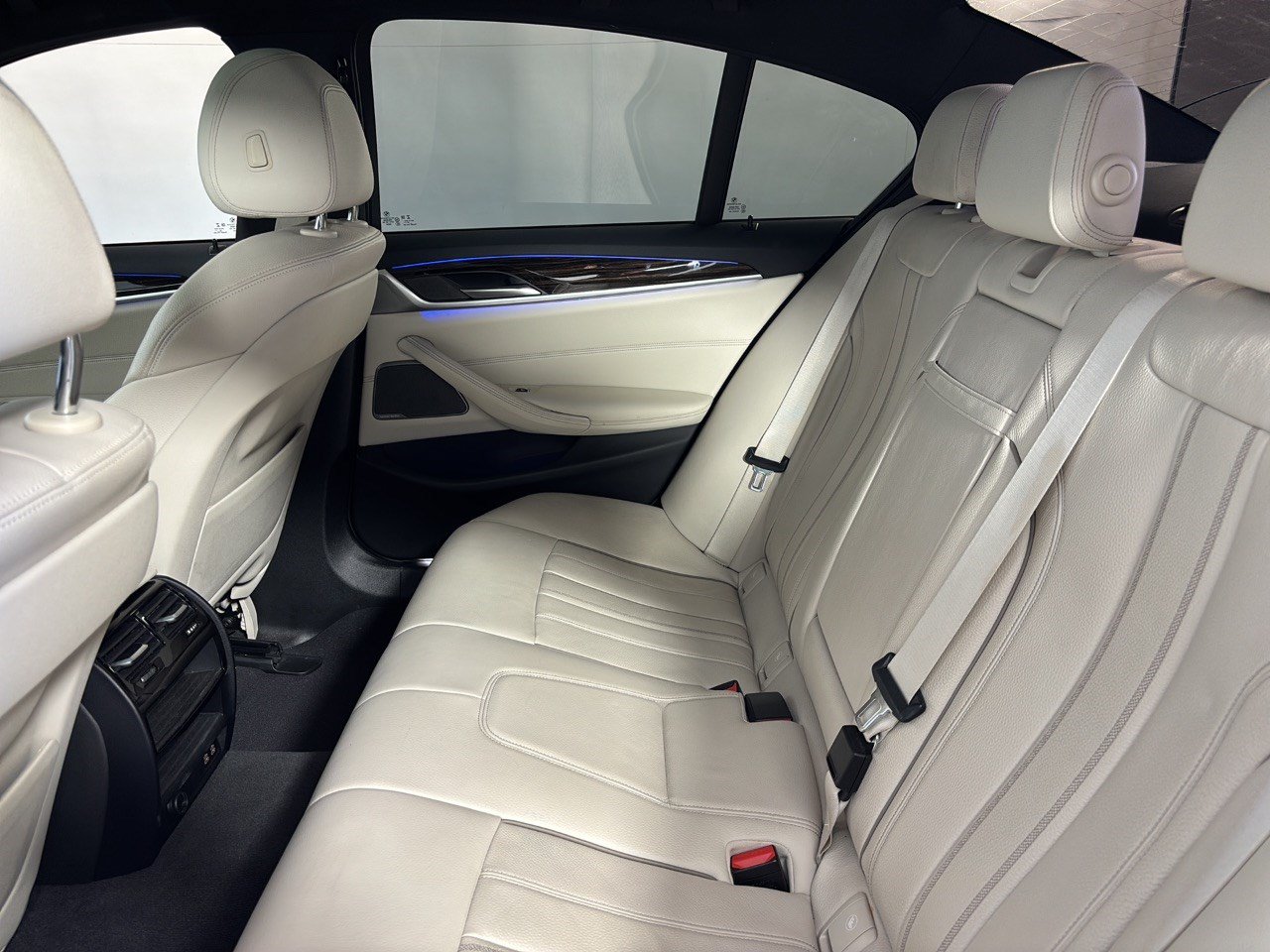 Used 2023 BMW 530i w/ Premium Package RWD image 25