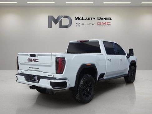 Used 2025 GMC Sierra 2500 AT4 w/ AT4 Premium Plus Package AWD/4WD image 14