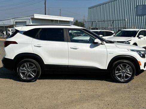 Used 2022 Kia Seltos S AWD/4WD image 3
