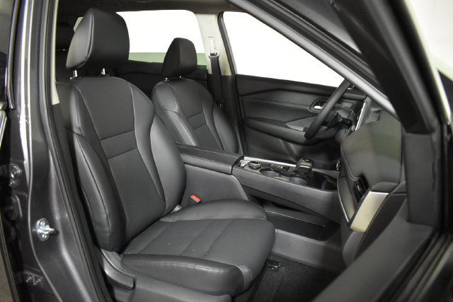 Certified 2026 Nissan Rogue Dark Armor AWD/4WD image 33