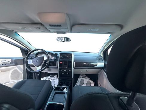 Used 2010 Dodge Grand Caravan SXT w/ Family Value Group FWD image 21