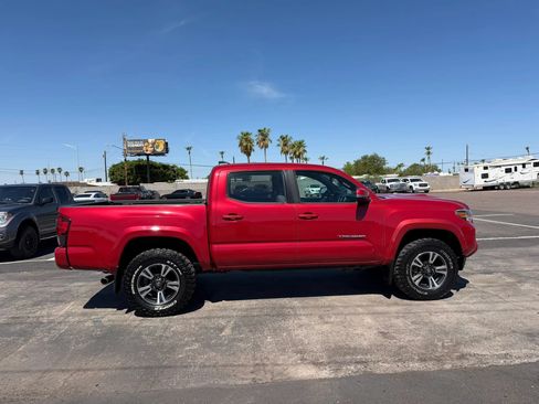 Used 2019 Toyota Tacoma TRD Sport w/ Technology Package AWD/4WD image 12