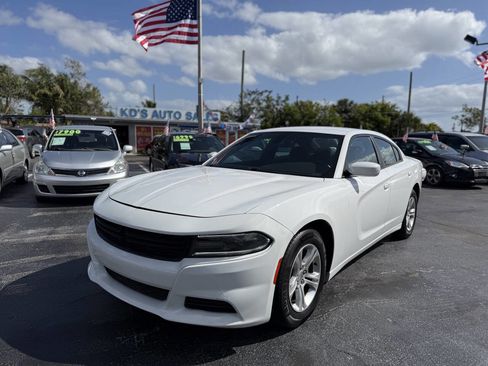 Used 2016 Dodge Charger SE w/ Popular Equipment Group RWD image 2