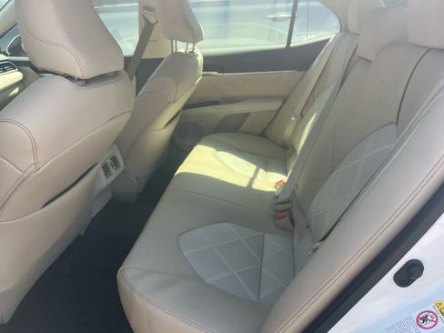 Used 2019 Toyota Camry XLE image 6