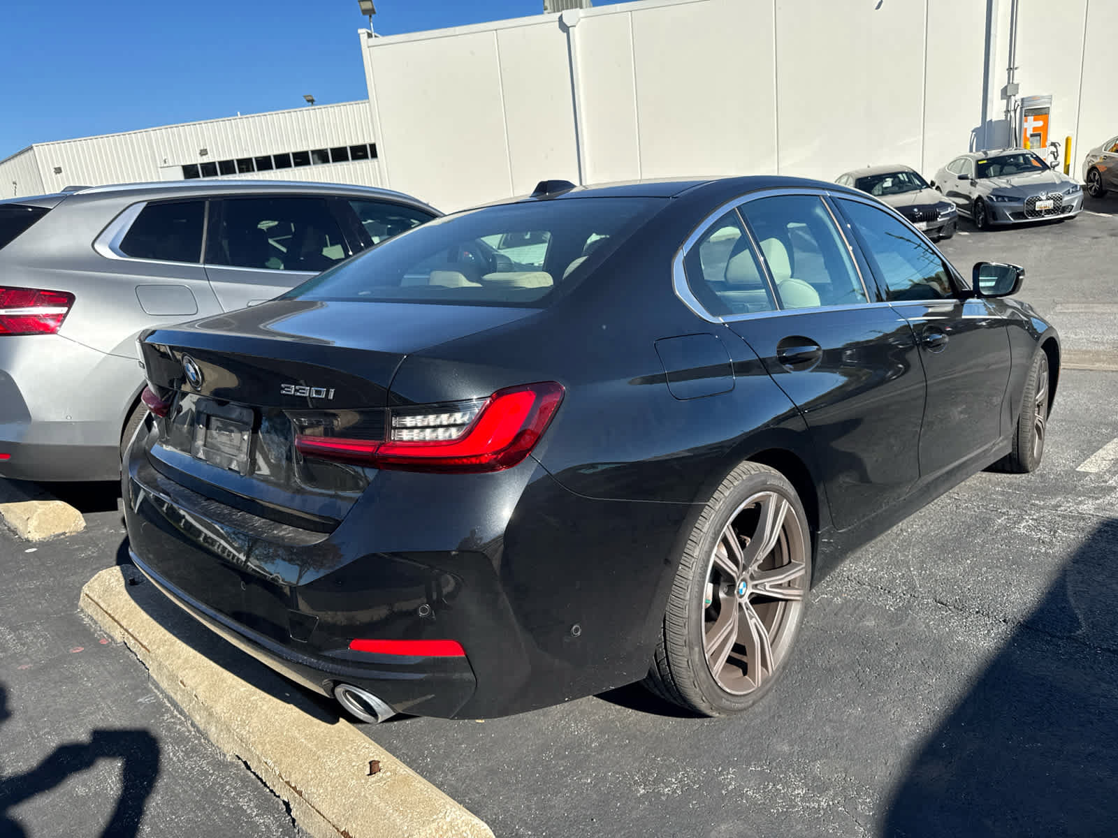 Used 2024 BMW 330i xDrive Sedan w/ Premium Package AWD/4WD image 6
