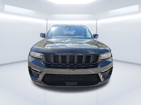 Used 2023 Jeep Grand Cherokee Limited w/ Black Appearance Package image 9