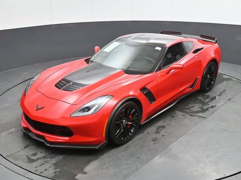Used 2015 Chevrolet Corvette Z06 w/ 3LZ Preferred Equipment Group image 32