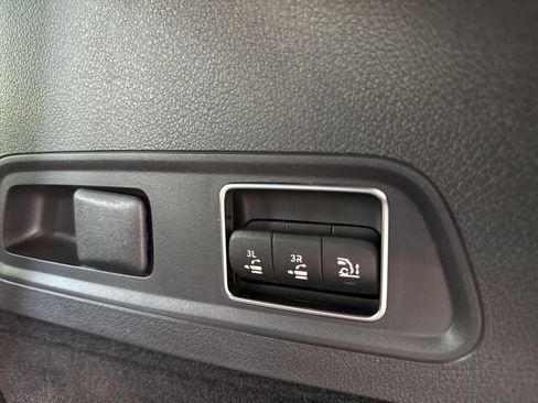 Certified 2025 Mercedes-Benz GLS 450 4MATIC image 31