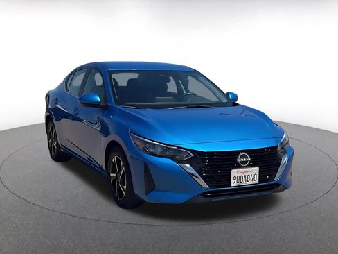 Used 2025 Nissan Sentra SV FWD image 2