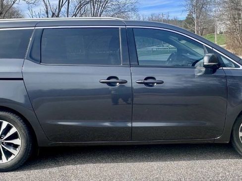 Used 2015 Kia Sedona SX FWD image 10