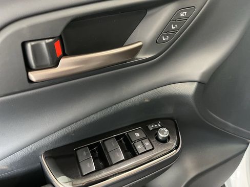 New 2026 Toyota Crown Signia AWD/4WD image 4