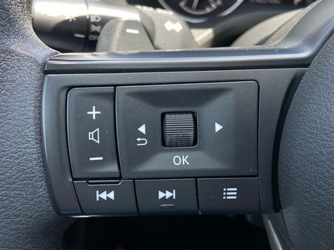 Used 2024 Nissan Rogue S AWD/4WD image 18