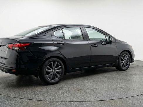 Used 2025 Nissan Versa SV image 6