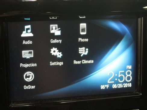 Used 2018 Chevrolet Traverse LT FWD image 31