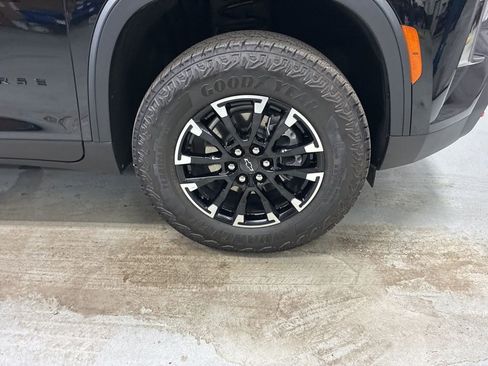 Used 2025 Chevrolet Traverse Z71 w/ Driver Confidence Package image 4