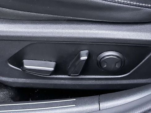 Used 2023 Hyundai Elantra Limited image 17