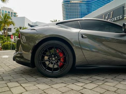 Used 2020 Ferrari 812 Superfast RWD image 33