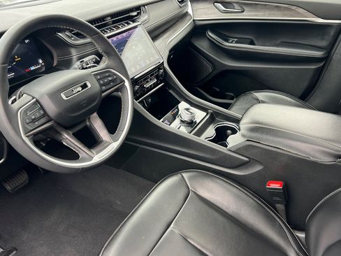 Used 2024 Jeep Grand Cherokee Limited image 10