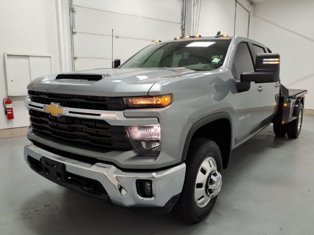 Used 2026 Chevrolet Silverado 3500 LT w/ Convenience Package AWD/4WD image 10