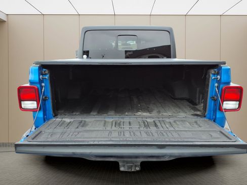 Used 2023 Jeep Gladiator Sport image 16