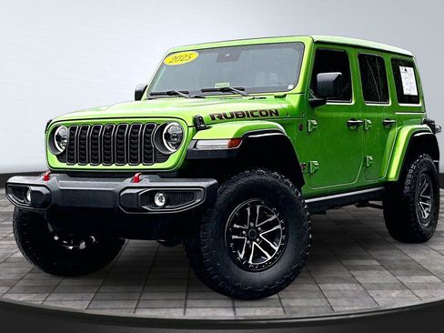 Used 2025 Jeep Wrangler Unlimited Rubicon w/ XTREMEE 35" Tire Package AWD/4WD image 18
