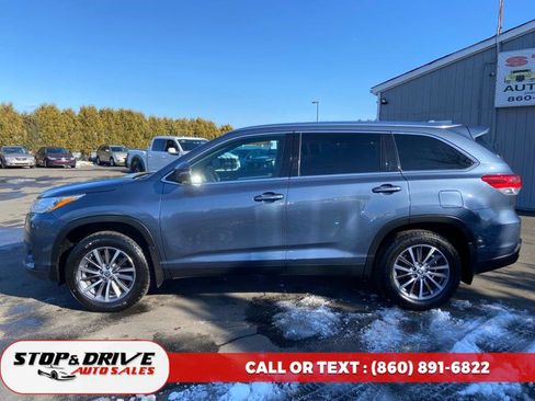 Used 2019 Toyota Highlander XLE image 2