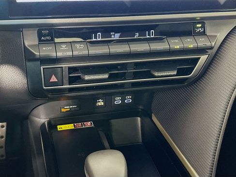 Used 2025 Toyota Camry SE image 16