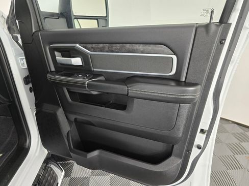 Used 2024 RAM 3500 Big Horn image 39