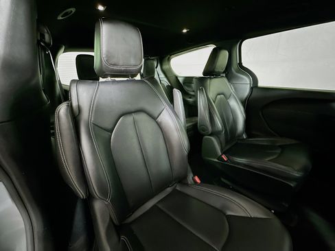 Used 2024 Chrysler Pacifica Limited image 27