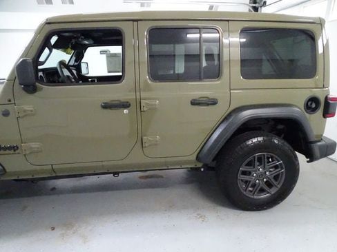 Used 2026 Jeep Wrangler Unlimited Sport AWD/4WD image 17