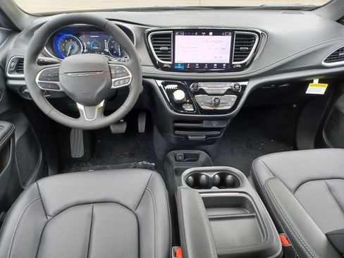 New 2027 Chrysler Pacifica Select AWD/4WD image 16