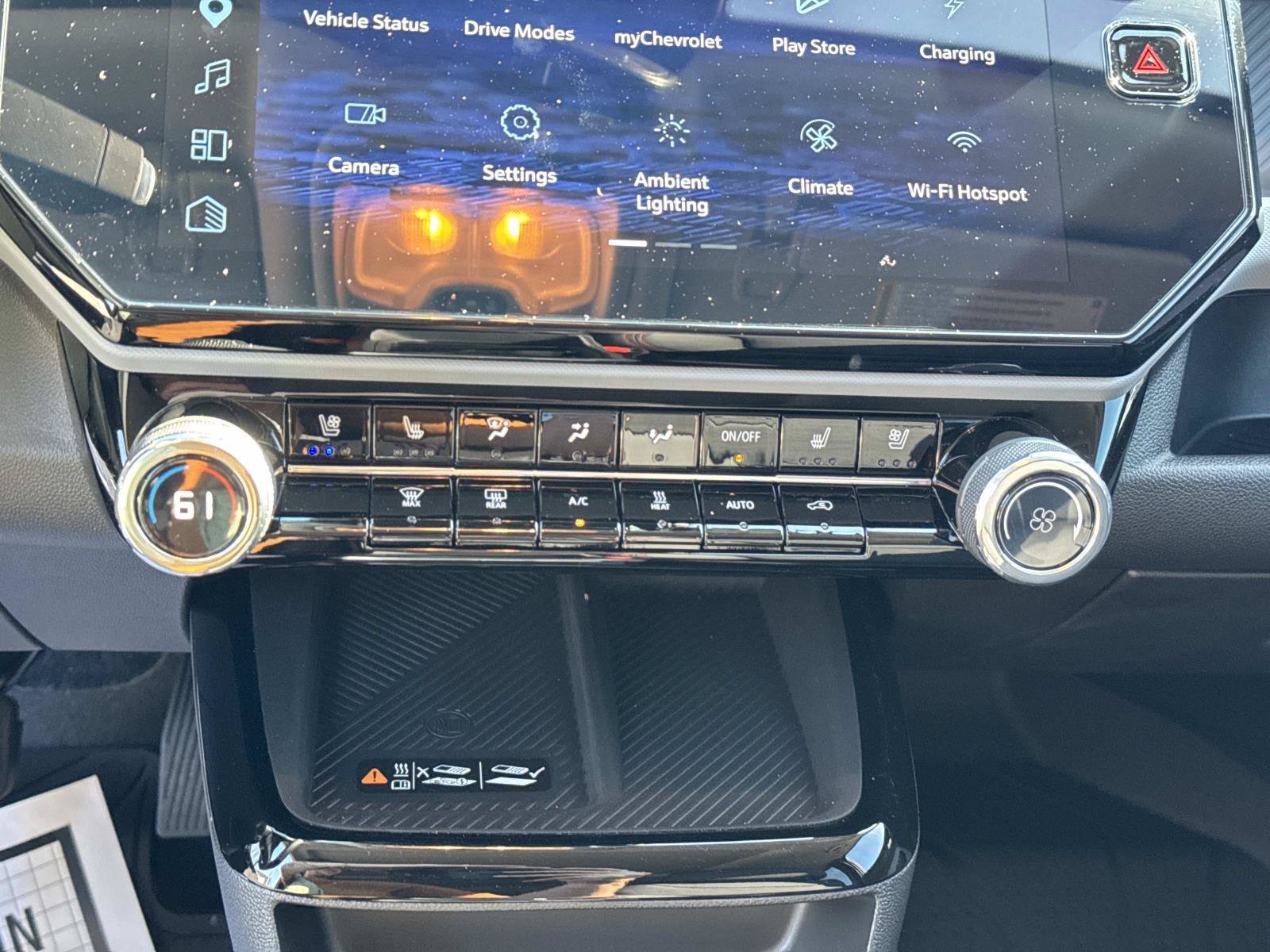 Used 2027 Chevrolet Bolt RS w/ Technology Package FWD image 24