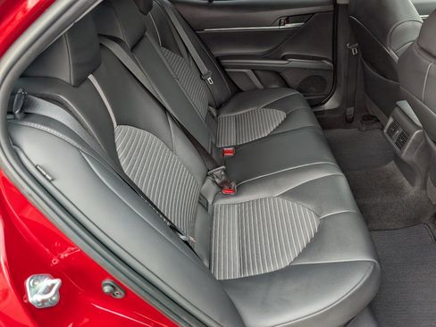 Used 2023 Toyota Camry SE image 5