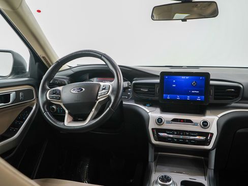 Used 2021 Ford Explorer XLT image 14