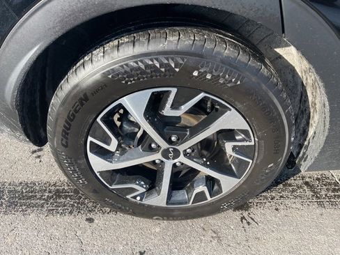 Used 2025 Kia Sportage EX image 8