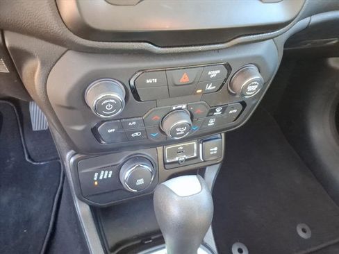 Used 2021 Jeep Renegade Latitude w/ Convenience Group image 31